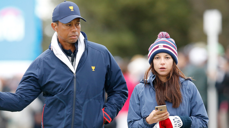 Tiger Woods et Erica Herman marchant