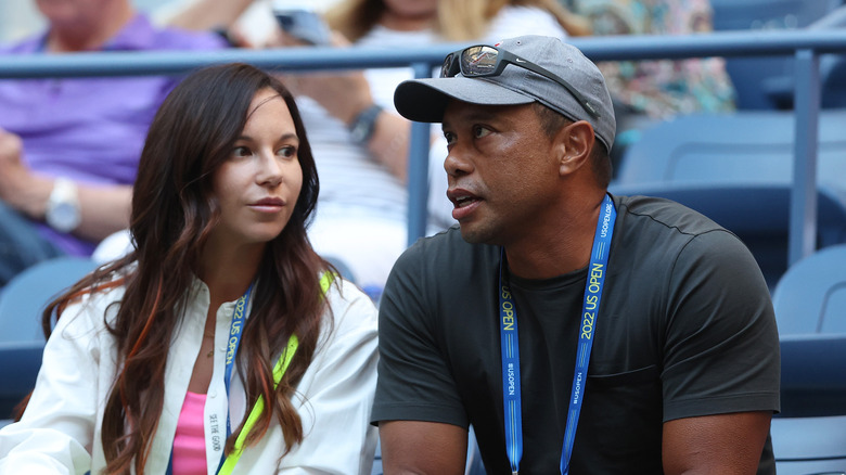 Erica Herman et Tiger Woods parlent