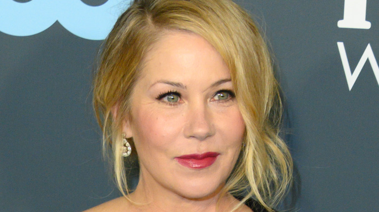 Christina Applegate posant