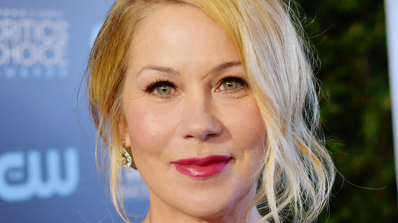 Christina Applegate posant