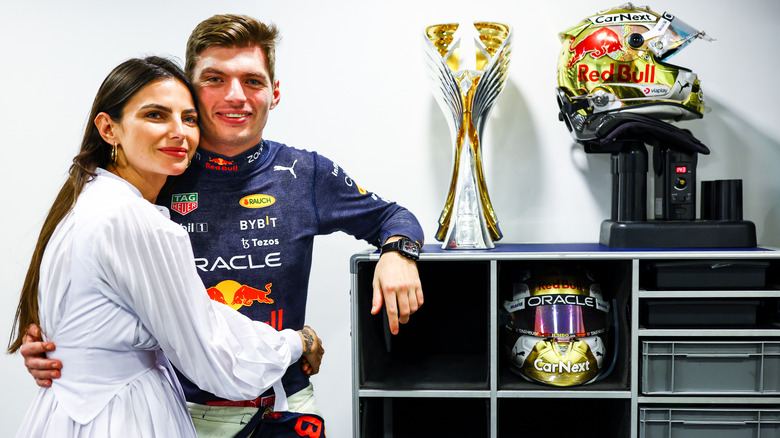 Kelly Piquet et Max Verstappen souriants