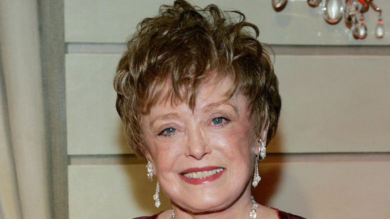 Rue McClanahan souriante