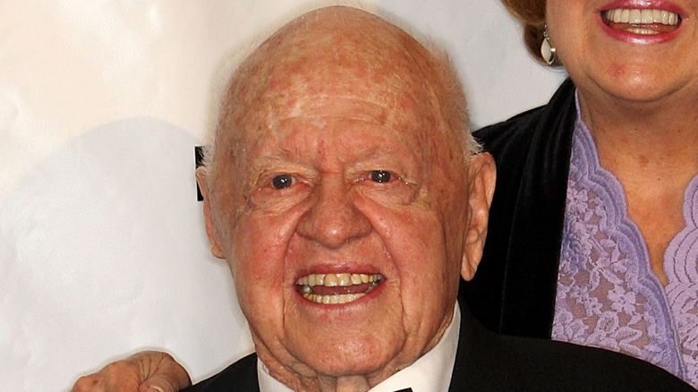 Mickey Rooney souriant