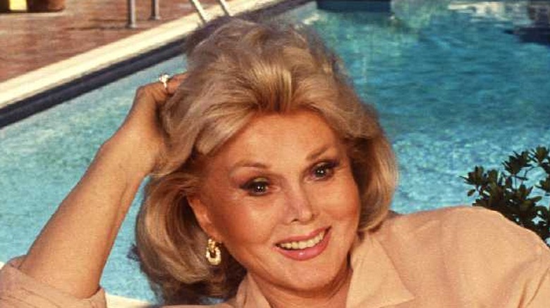 Zsa Zsa Gabor posant