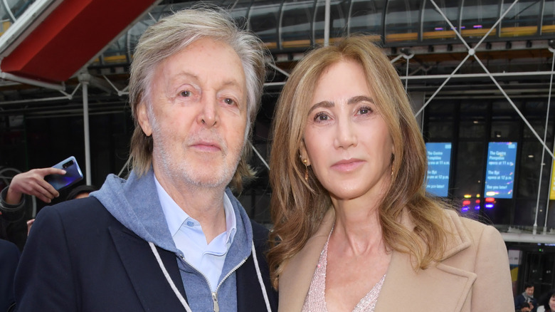 Paul McCartney Nancy Shevell souriante