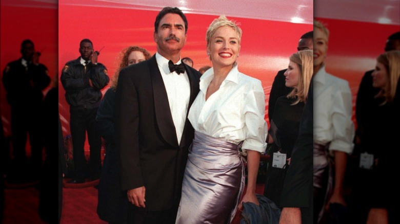 Phil Bronstein Sharon Stone souriant 