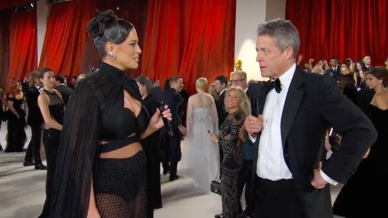 Ashley Graham et Hugh Grant aux Oscars 2023 