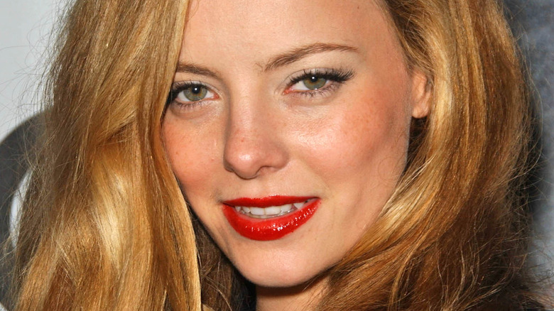 Rouge à lèvres rouge Bijou Phillips