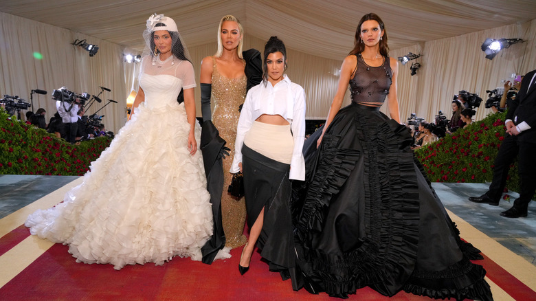 Kylie et Kendall Jenner avec Kourtney et Khloe Kardashian Gala du Met 2022