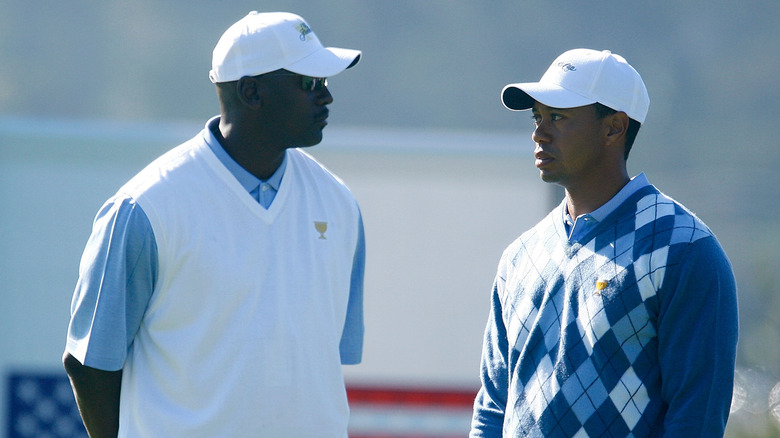 Michael Jordan et Tiger Woods ensemble 