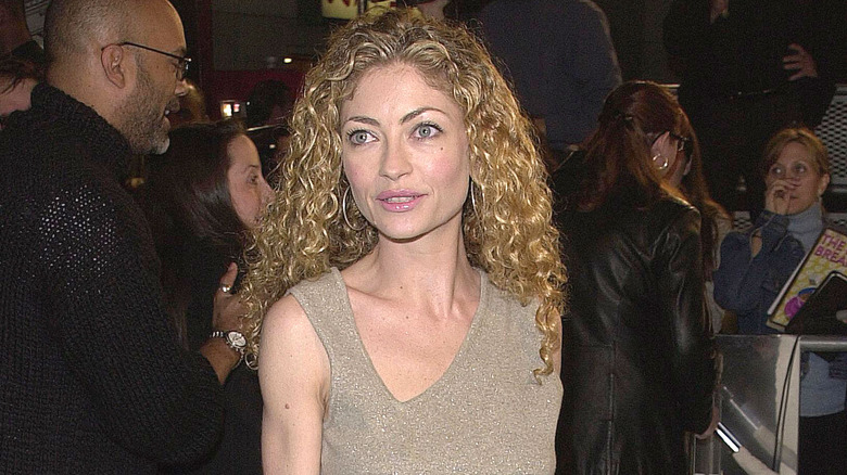 Rebecca Gayheart cheveux bouclés