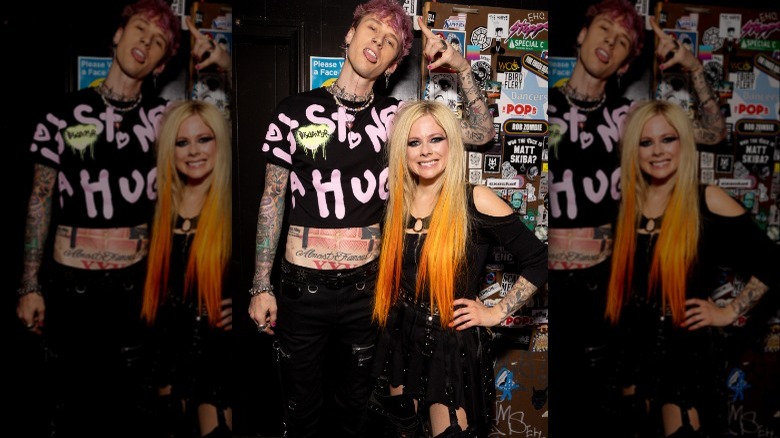 Machine Gun Kelly et Avril Lavigne posant ensemble