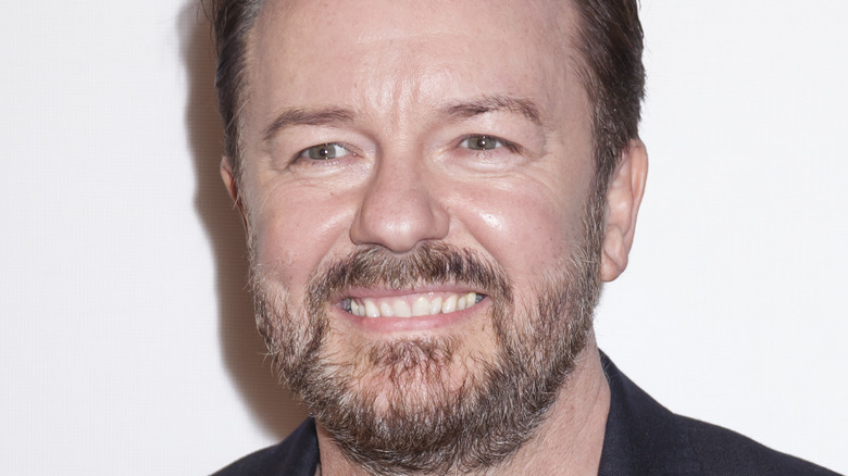 Ricky Gervais souriant 