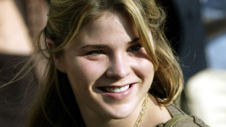 Jenna Bush regarde