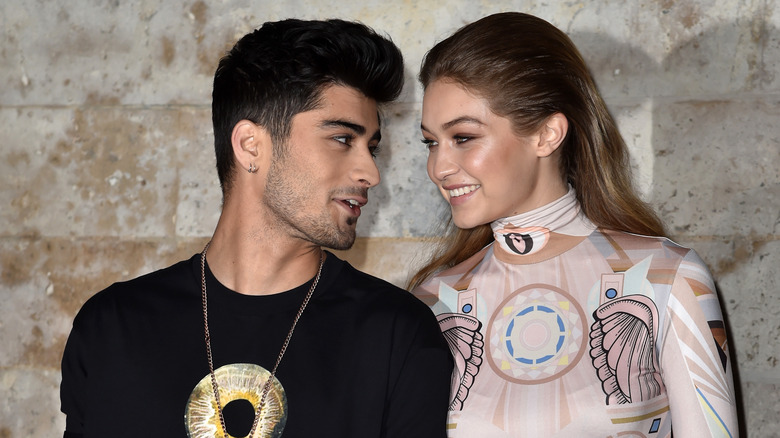 Zayn Malik et Gigi Hadid se regardent amoureusement