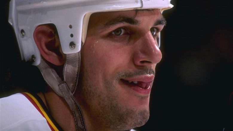 Gino Odjick à Vancouver en maillot de casque de hockey 1996