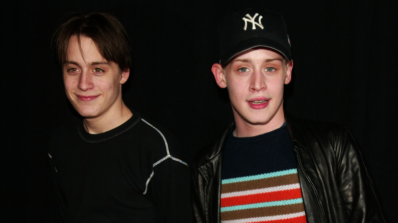 Kieran et Macaulay Culkin posent lors d'une première en 2002