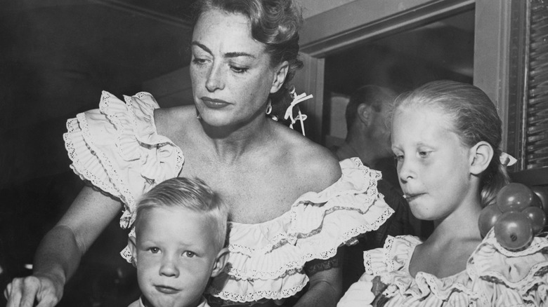 Joan Crawford et ses enfants Christina et Christopher 