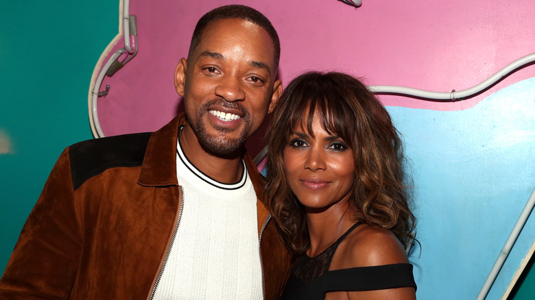 Will Smith et Halle Berry posant