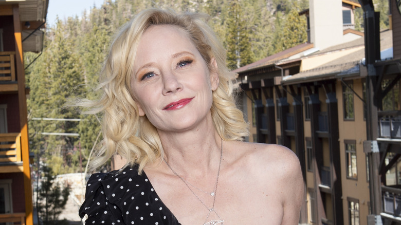 Anne Heche souriante