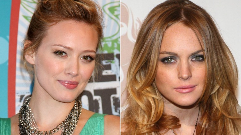 Hilary Duff souriante, Lindsay Lohan fronçant les sourcils