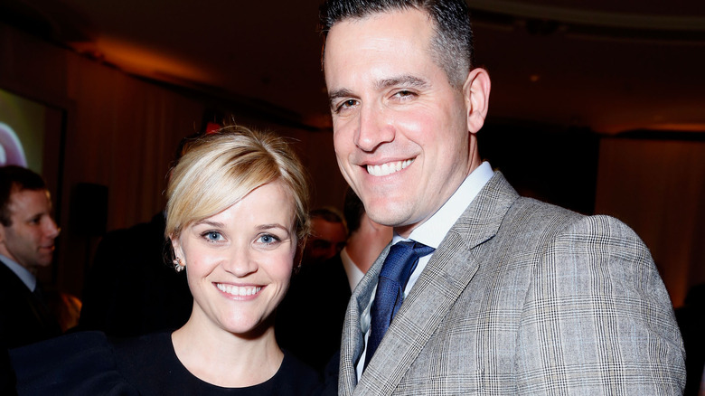 Reese Witherspoon et Jim Toth souriant 