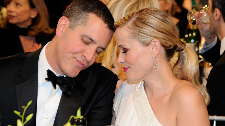 Reese Witherspoon et Jim Toth souriant 