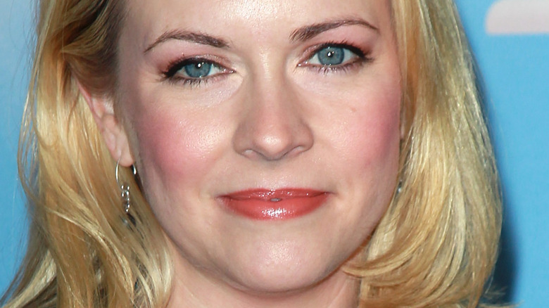 Melissa Joan Hart sur le tapis rouge