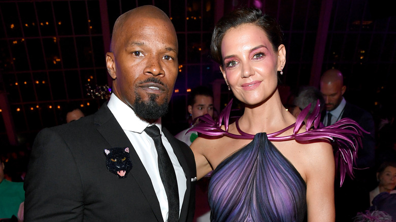 Jamie Foxx posant avec Katie Holmes