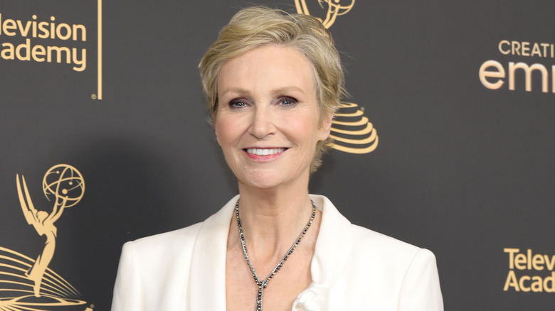 Jane Lynch souriante