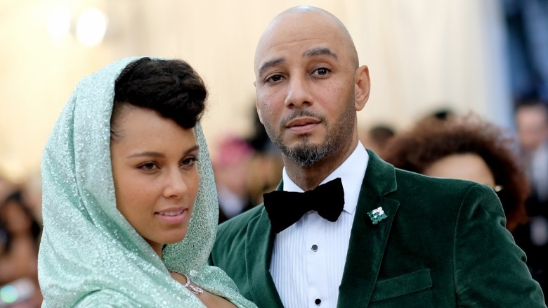 Alicia Keys Swizz Beatz posant 