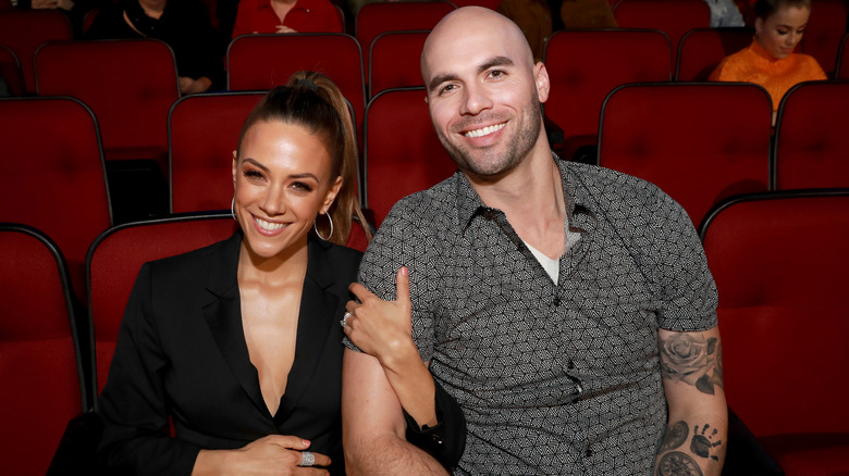 Jana Kramer, Mike Caussin se liant les bras