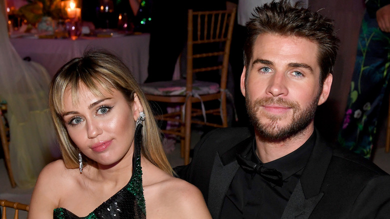 Chaque allusion que Miley Cyrus fait à Liam Hemsworth lors de vacances d’été sans fin