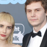 Comment le premier baiser d’Evan Peters et Emma Roberts s’est totalement mal passé