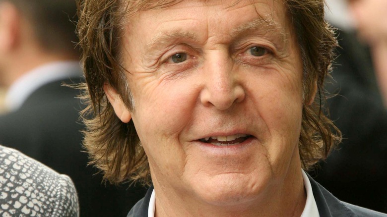 Heather, la fille de Paul McCartney, fait un travail tout à fait normal