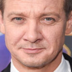 Jeremy Renner divulgue des détails effrayants dans sa première interview depuis l’accident de chasse-neige