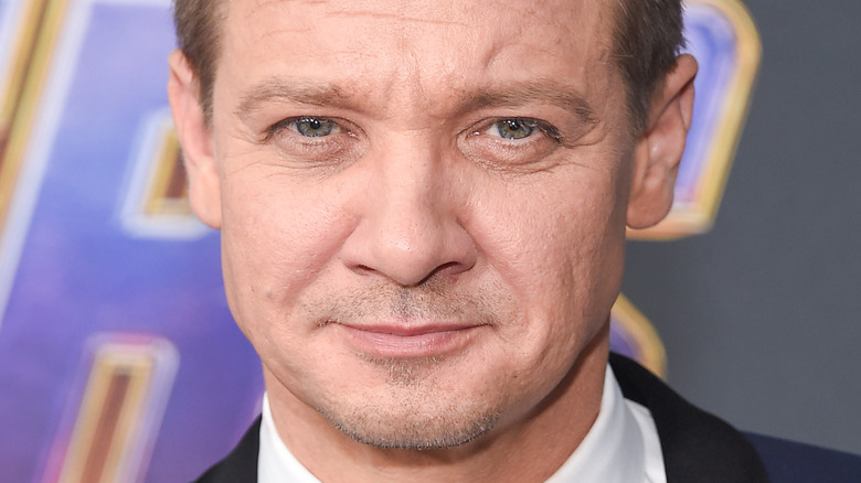 Jeremy Renner divulgue des détails effrayants dans sa première interview depuis l’accident de chasse-neige