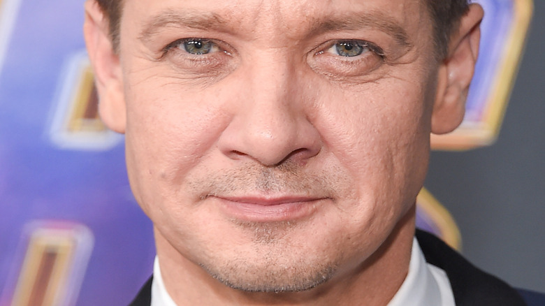 Jeremy Renner fait des progrès dans la récupération après un accident de chasse-neige sur un tapis roulant anti-gravité