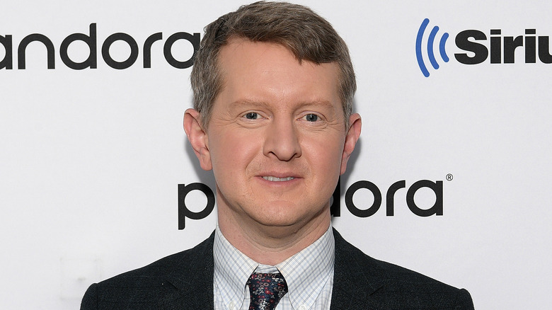 Ken Jennings tombe en disgrâce avec Jeopardy !  Fans sur une décision sévère