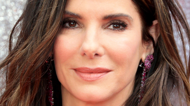 Les rumeurs de feud totalement inventées à propos de Sandra Bullock et Julia Roberts