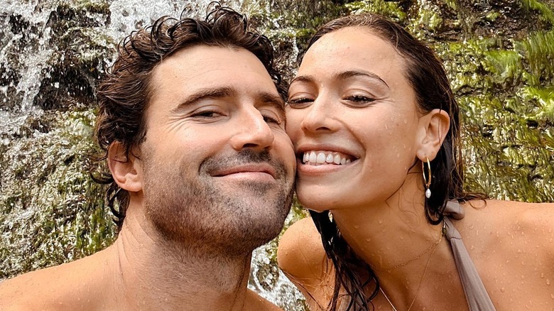 Brody Jenner et Tia Blanco se selfient devant une cascade