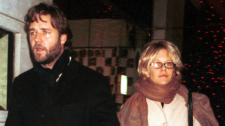 Russell Crowe et Meg Ryan marchant