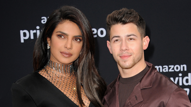 Priyanka Chopra et Nick Jonas souriants