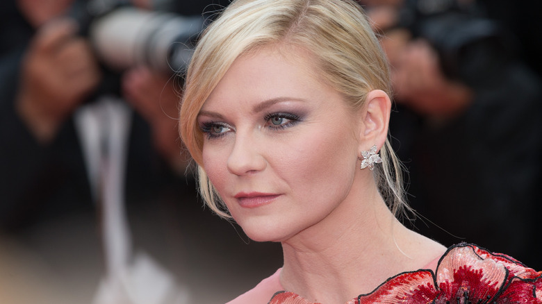 Boucles d'oreilles Kirsten Dunst face pétale gauche