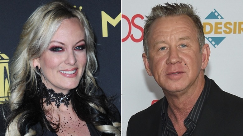 Stormy Daniels souriant, Pat Myne posant