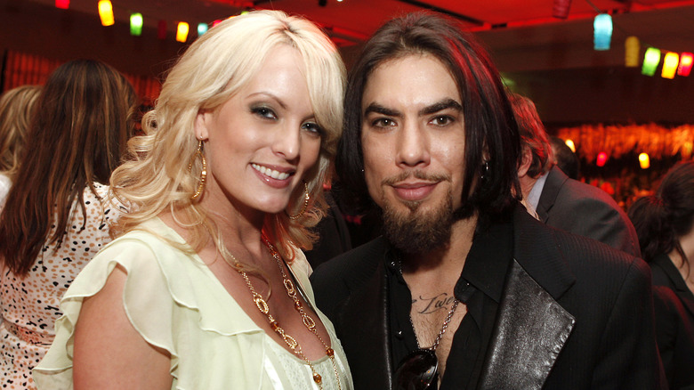 Stormy Daniels posant avec Dave Navarro