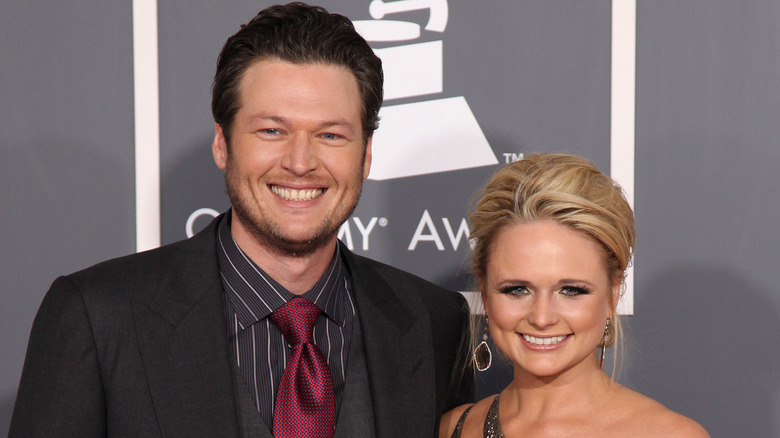 Blake Shelton et Miranda Lambert sourient