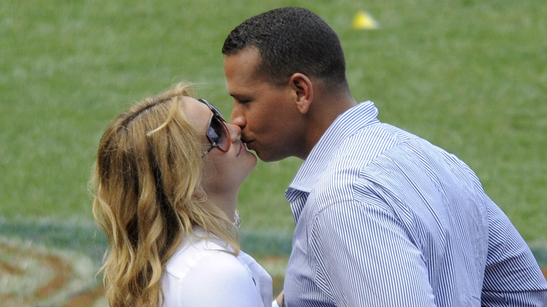 Kate Hudson embrasse Alex Rodriguez