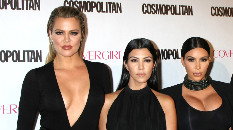 Kim Kardashian pose avec ses soeurs 