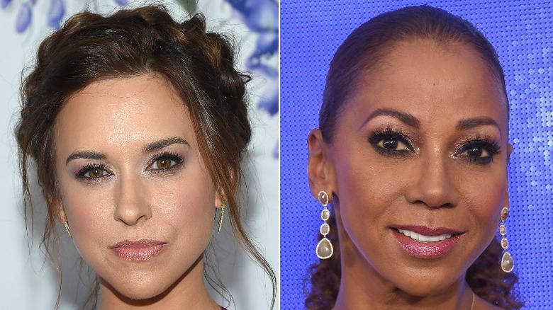 Lacey Chabert et Holly Robinson Peete posent